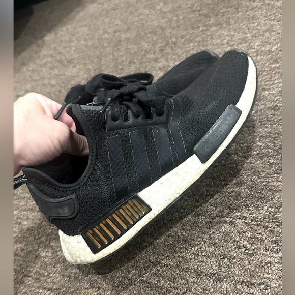 EUC! Adidas Women's 7.5 Black and White Sneakers - Picture 2 of 5